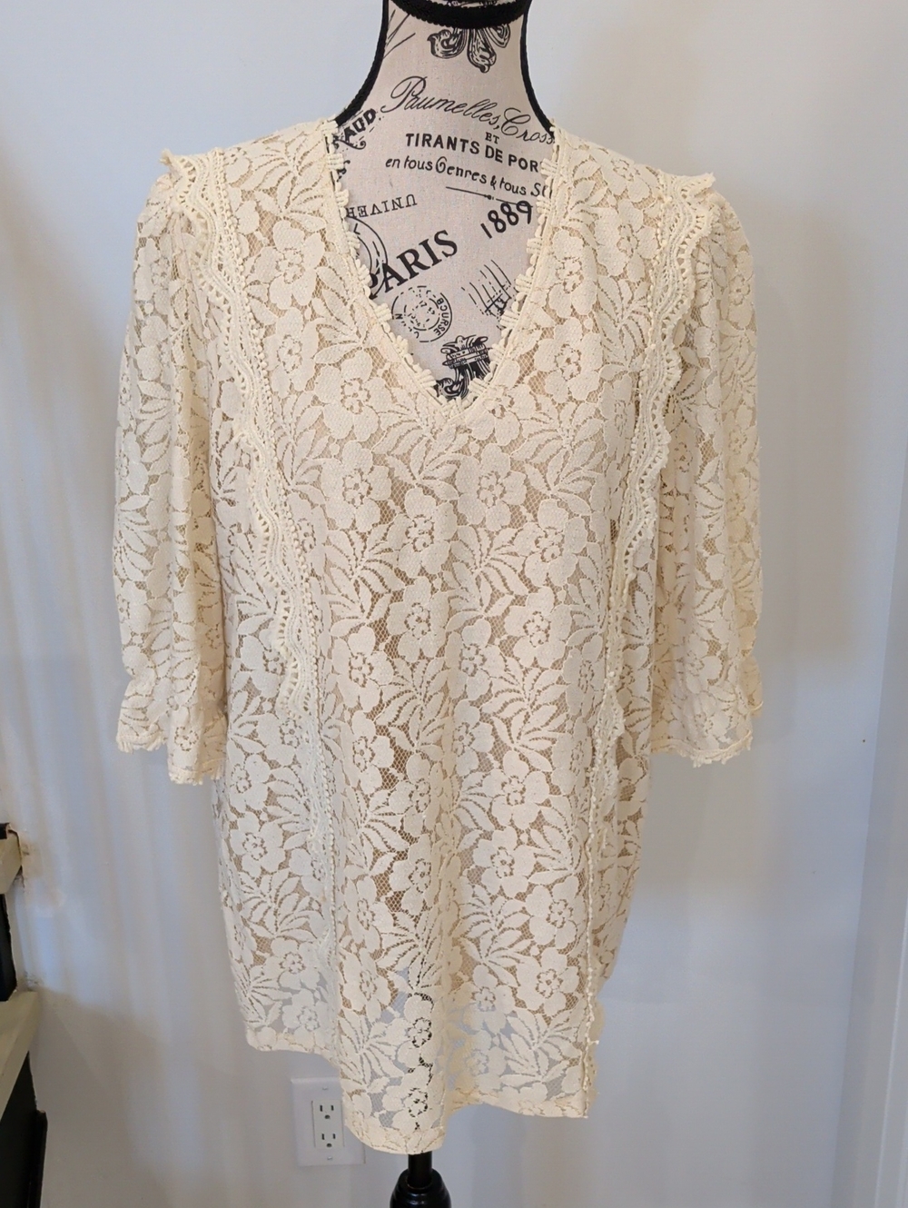 AMAZON | Women's Ivory Lace Floral Short Sleeved V-Neck Blouse